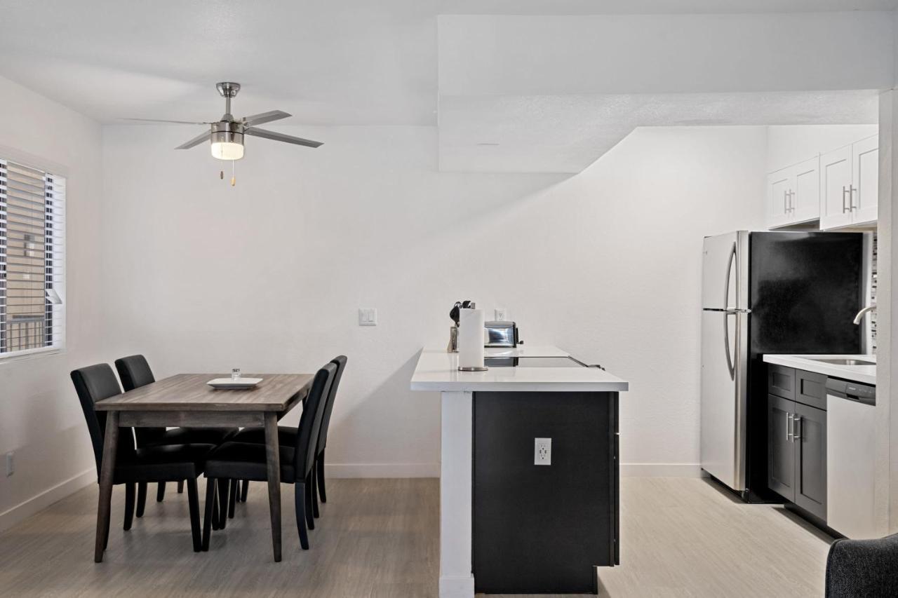 פיניקס Newly Renovated 2Br Apartment W Pool By Stay Gia מראה חיצוני תמונה